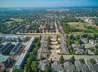 444 E Shawnee Sq SW, Calgary, AB T2Y2E7