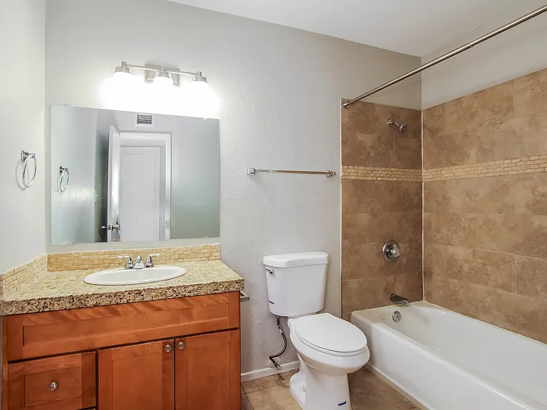 8206 E Devonshire Ave — Photo 14