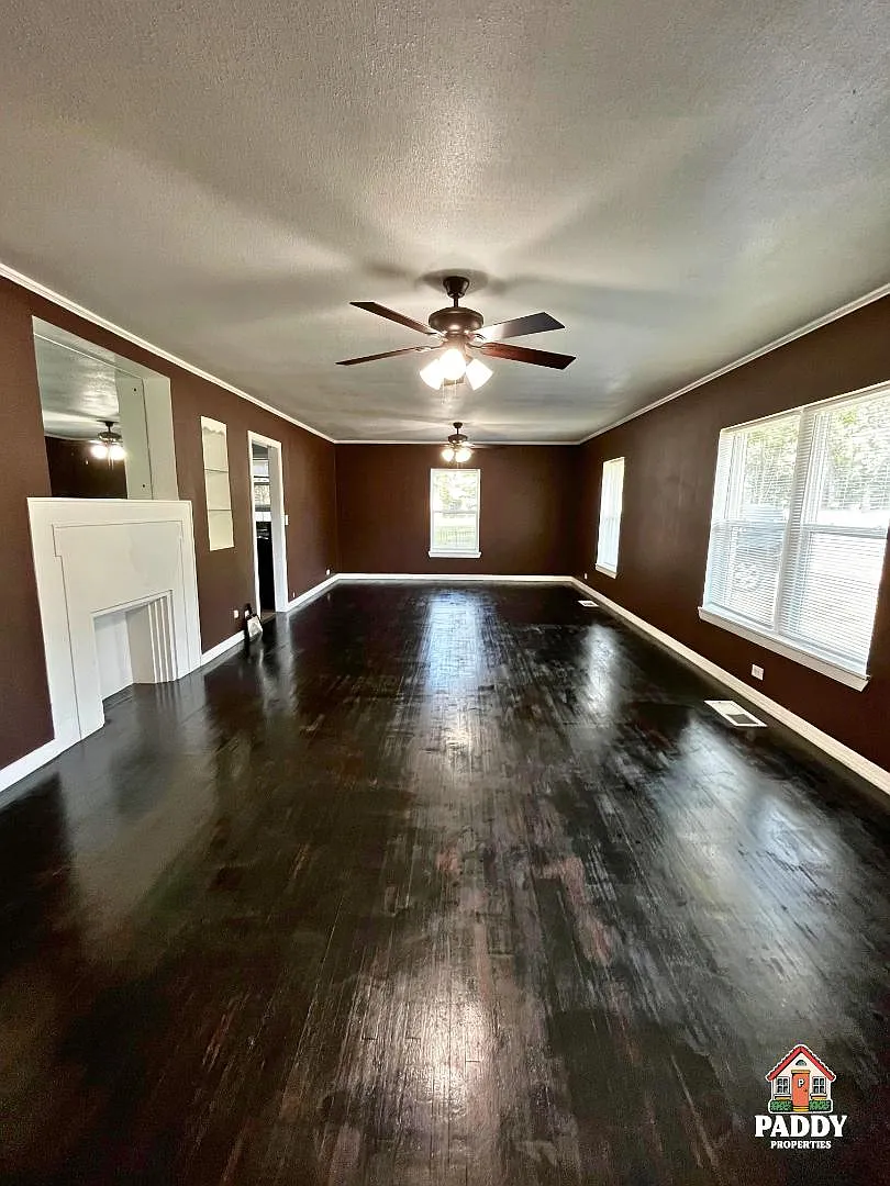 312 Dogwood Ln — Photo 2