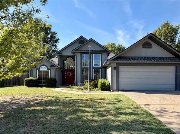 3029 N Quartz Dr, Fayetteville, AR 72704