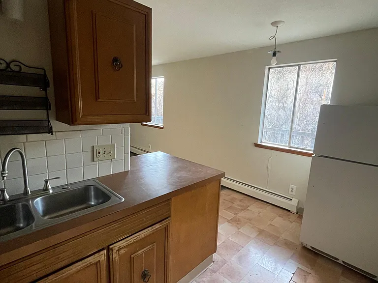 100 Artesian Dr — Photo 9