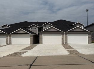 1920 Flagstone Rd, Lincoln, NE 68521