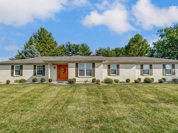 8222 Lakeshore Dr, West Chester, OH 45069