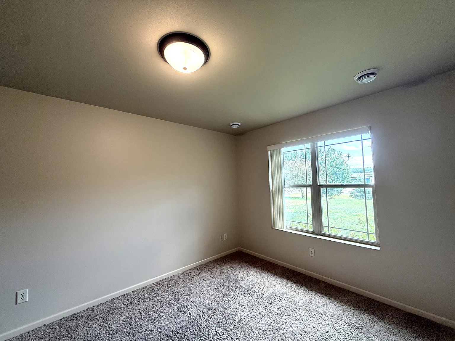3 bed, 2.5 bath, 1350 sqft, $1,495 — Photo 4