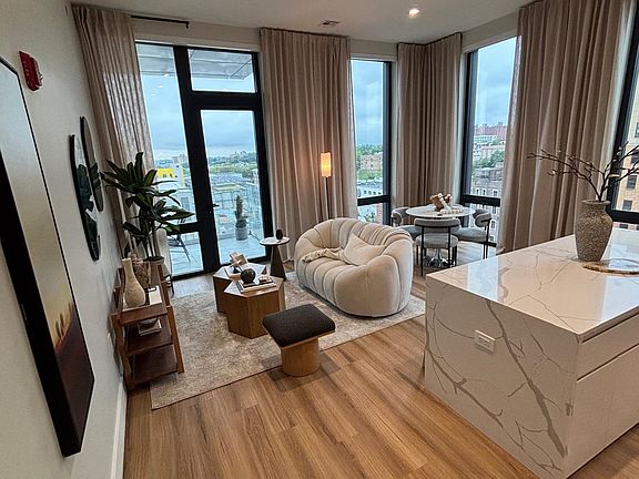 4th image of 306 Washington St #5C