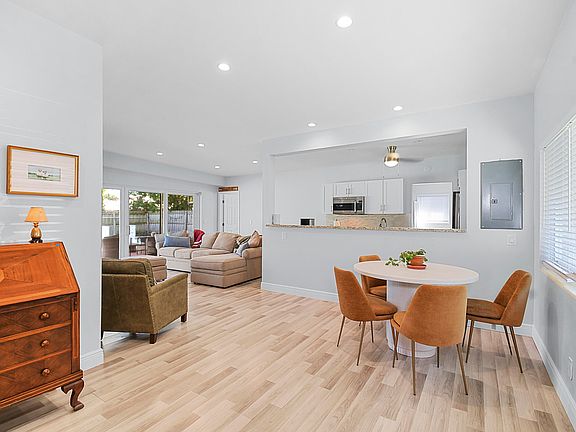 3rd image of 640 W ILEX Drive