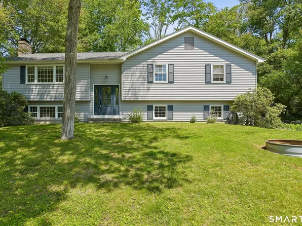 29 Ravenwood Road, North Stonington, CT 06359