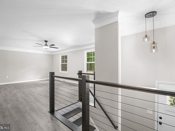 3rd image of 211 Hardwood Ln