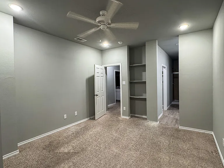 2311 Abilene St — Photo 8