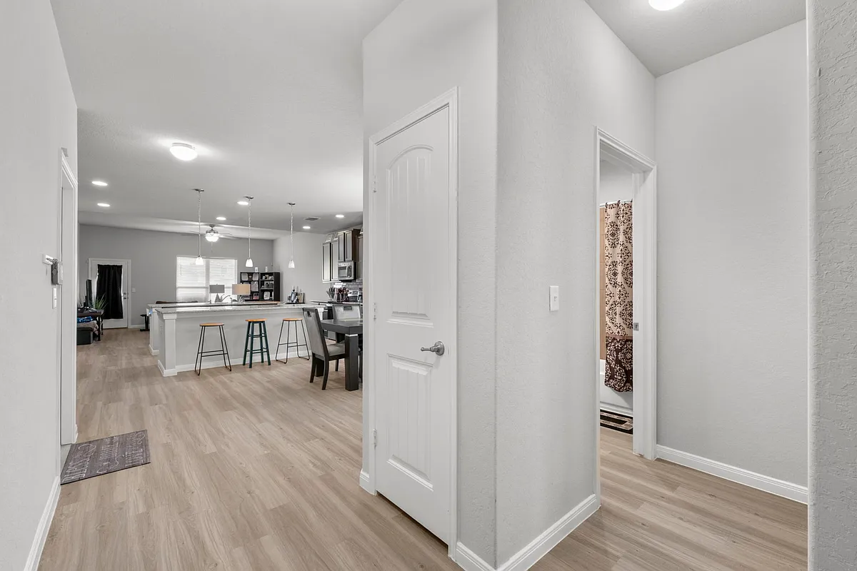 Building Photo - 5806 Larkspur Valley