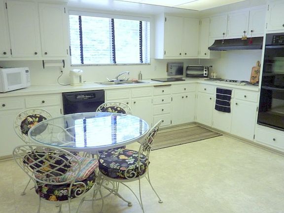 4th image of 2164 Briar Ln