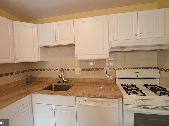 5th image of 854 College Pkwy APT T2