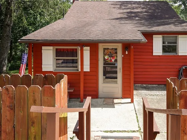 12095 Crampton Dr, Burton, OH 44021