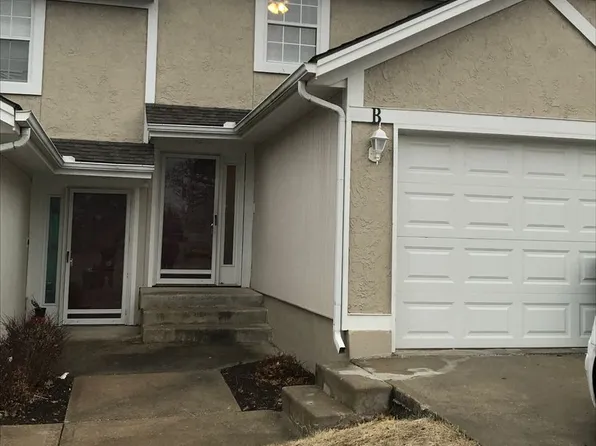 4601 NE Whispering Winds Dr, Lees Summit, MO 64064