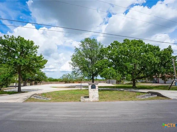 102 Pecan Dr, Mountain City, TX 78610