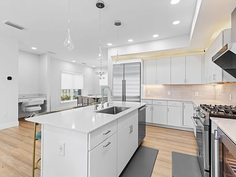 3304 SW 49th Ter — Photo 11