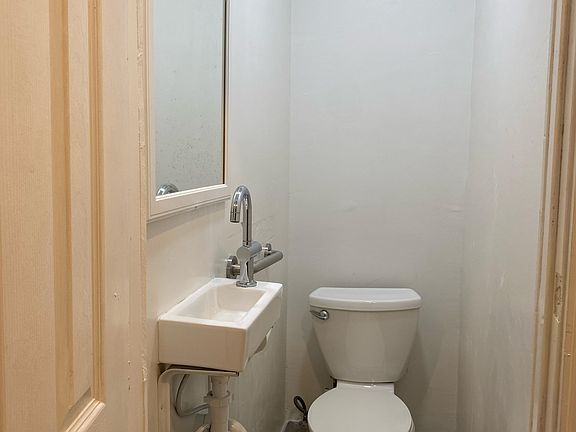 5th image of 8951 Champion Ave