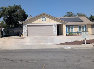 2524 W Plaza Serena Dr, Rialto, CA 92377