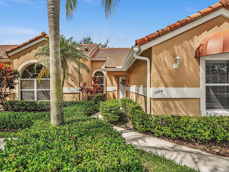 1904 Rosewood Way — Photo 4