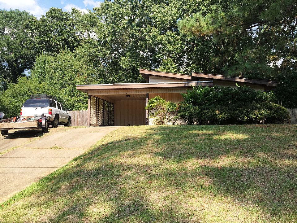 1st image of 1604 Woody Dr