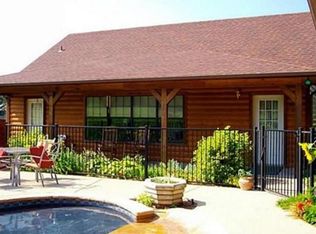 339 Woodbine Ln, Gainesville, TX 76240