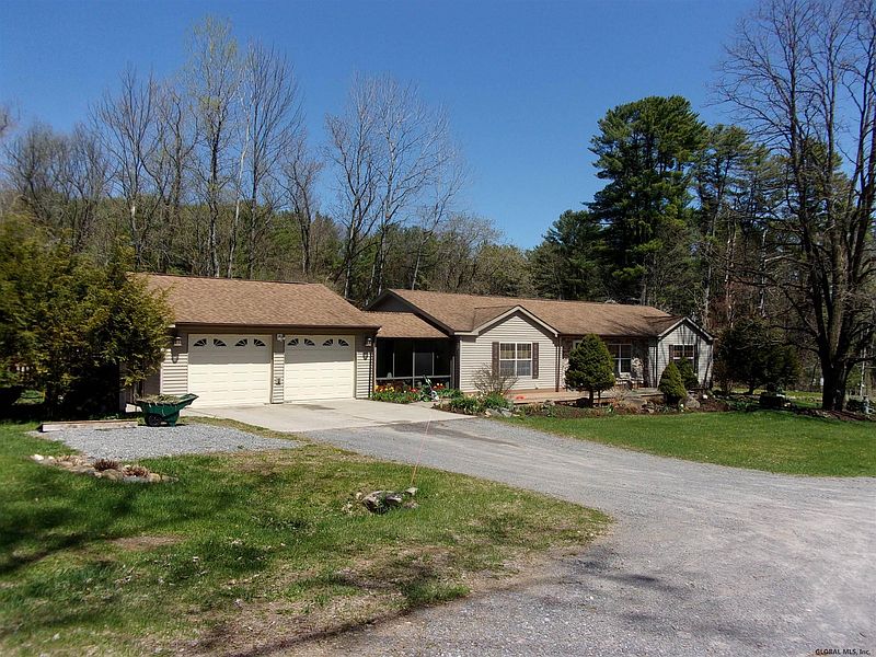 2nd image of 189 STEELE AV