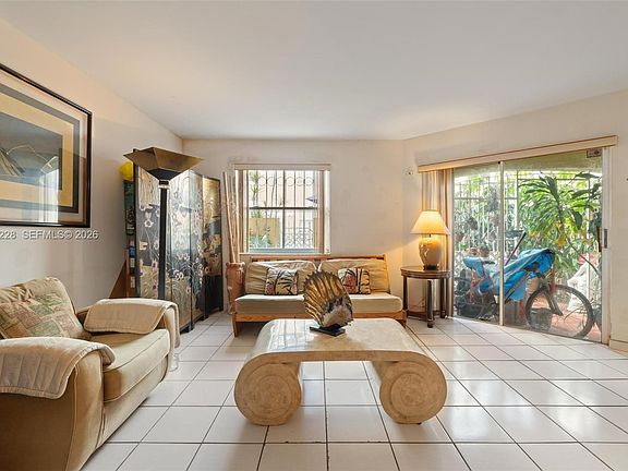 5th image of 415 NW 85th Pl #1707
