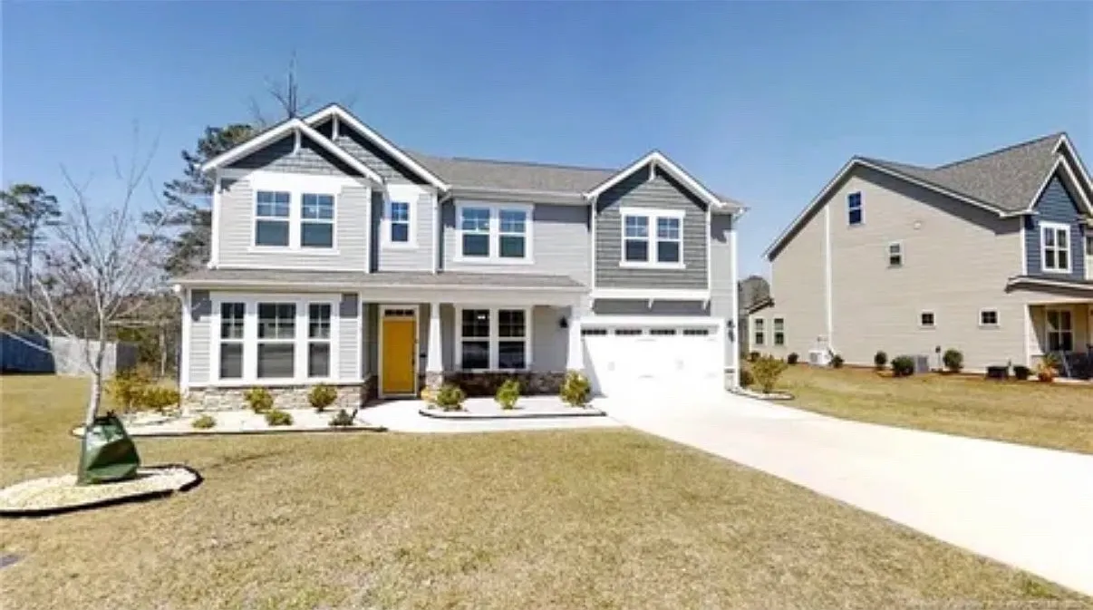 4 bed, 2.5 bath, 3000 sqft, $2,900 — Photo 1