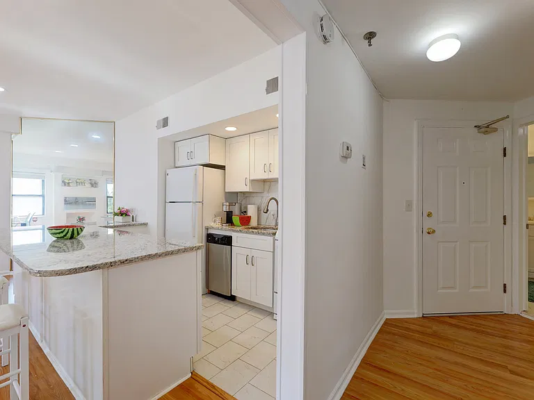 22 Engle St #17 — Photo 10