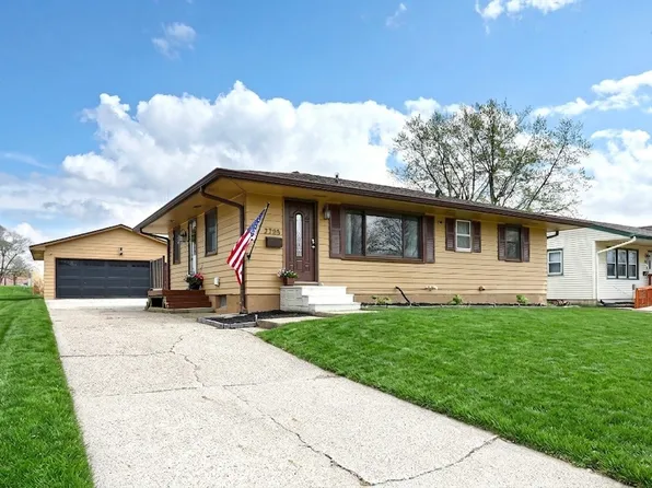 2705 E 40th Ct, Des Moines, IA 50317