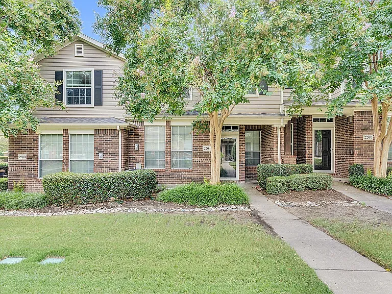 2204 Stonepark Pl — Photo 2