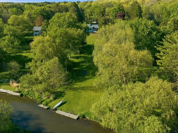 3519 Nagawicka Rd, Hartland, WI 53029