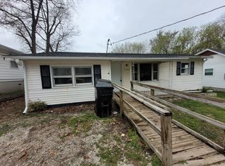 2105 N Albertha Ave, Springfield, MO 65803