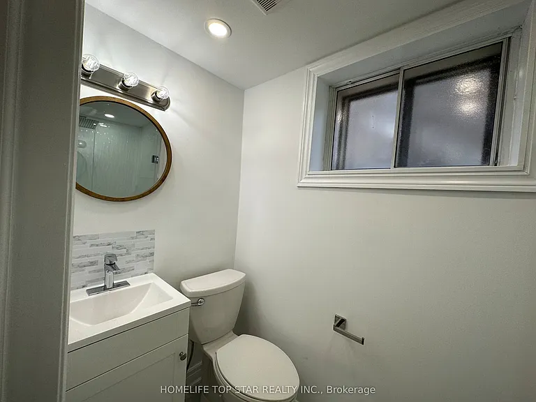 38 Cartier Cres #BASEMENT — Photo 7