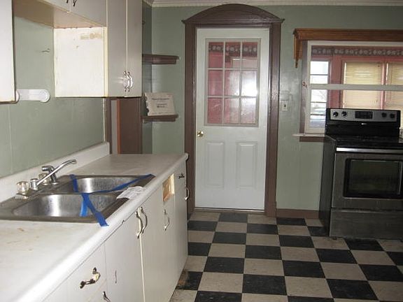 4th image of 921 Caroline St