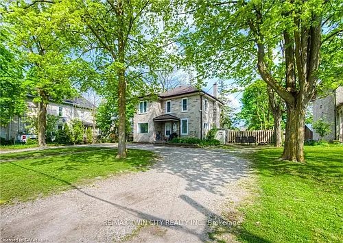 332 Queen St W Photo 1
