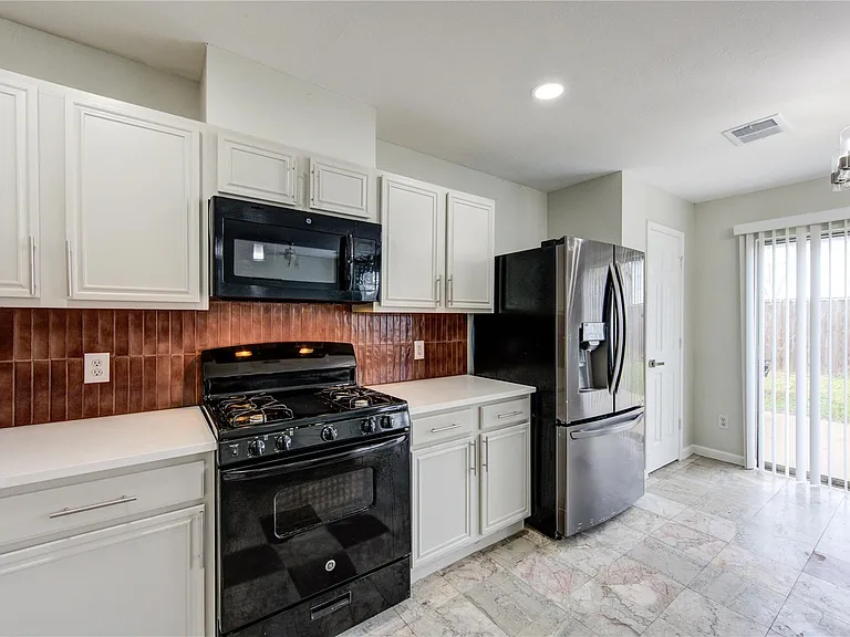 9611 Lasbury Dr — Photo 11