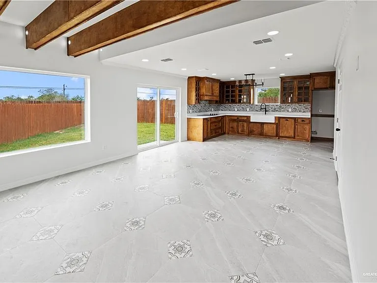 1404 E Karen St #C — Photo 10