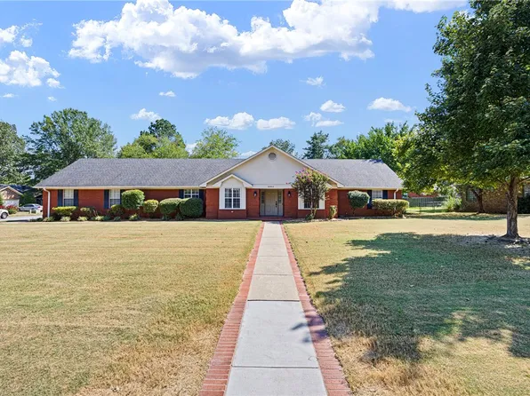 2303 W 5th St, Russellville, AR 72801