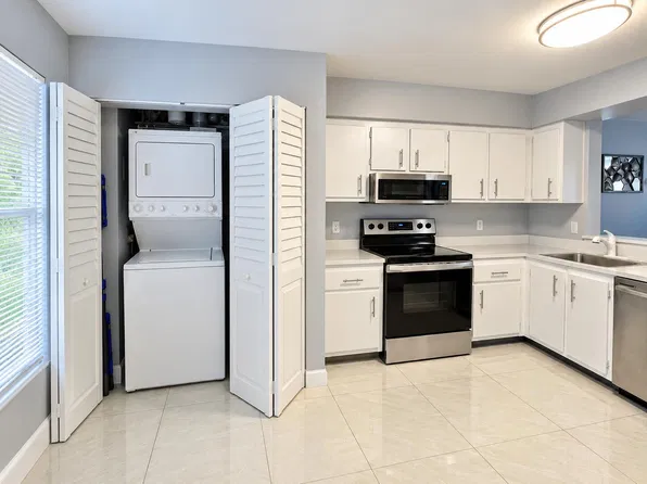 4570 NW 18th Ave APT 404, Pompano Beach, FL 33064