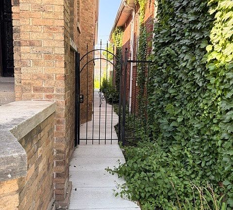 5th image of 1048 W 92nd Pl