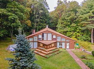 462 S Shelburne Rd, Greenfield, MA 01301