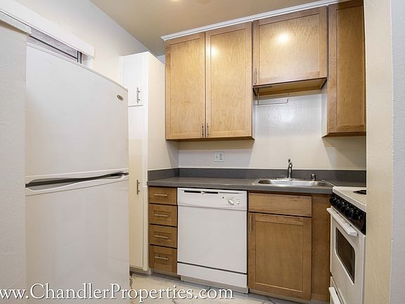 3rd image of 1915 Greenwich St #3