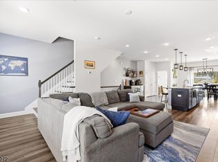 905 Abbe Rd, Little Falls, NJ 07424