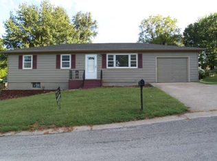 2520 Hillside Dr, Lexington, MO 64067