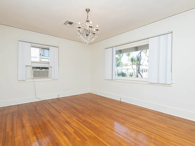 200 W Maple St #A — Photo 2