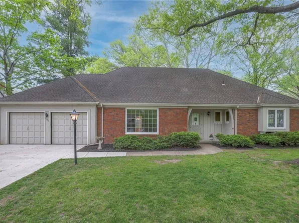 10213 Rosewood Dr, Overland Park, KS 66207