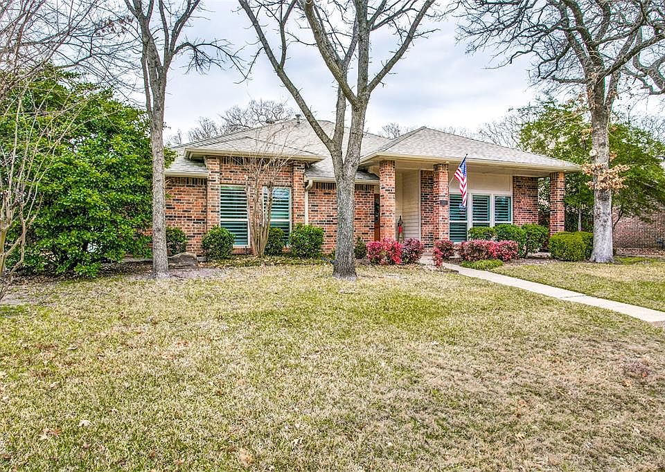 1st image of 340 Plantation Dr