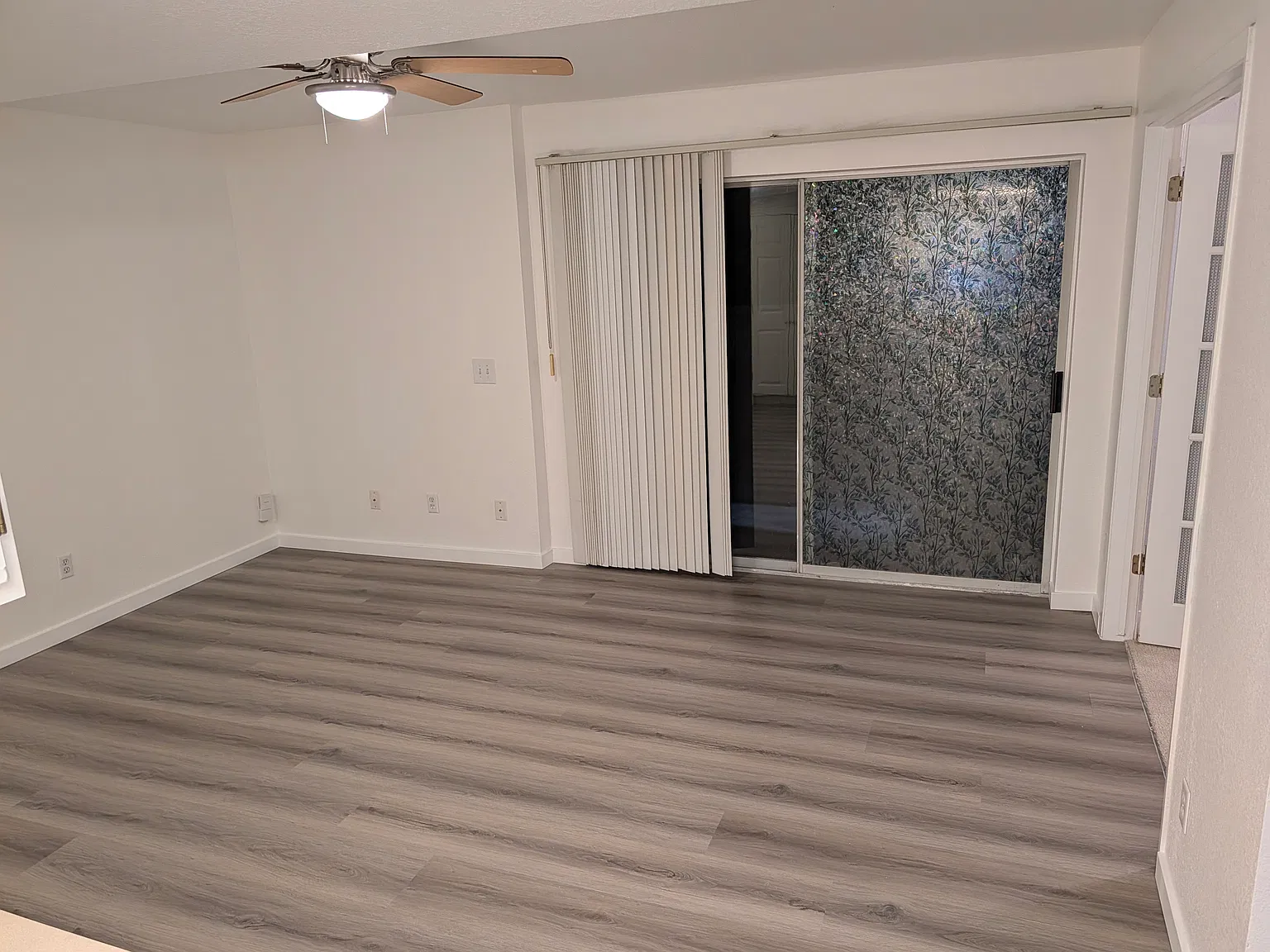 3 bed, 1054 sqft, $2,300 — Photo 3