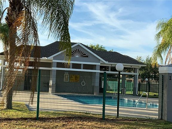5th image of 13407 Greenpointe Dr